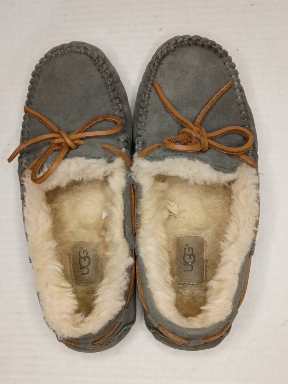UGG Dakota Pewter Gray Suede Moccasin Slippers Women’s Size 7